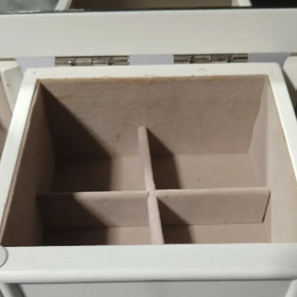 Kohl's White Jewelry Organizer with Classic Design